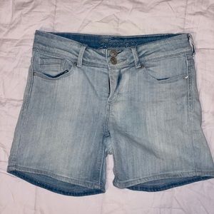 lightwash jean shorts with optional roll up bottom